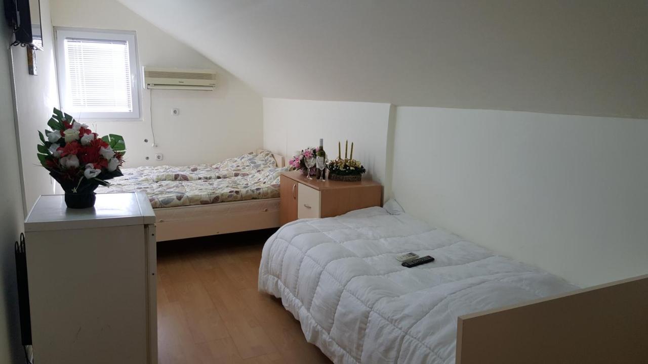 אוהריד Hostel Bela מראה חיצוני תמונה