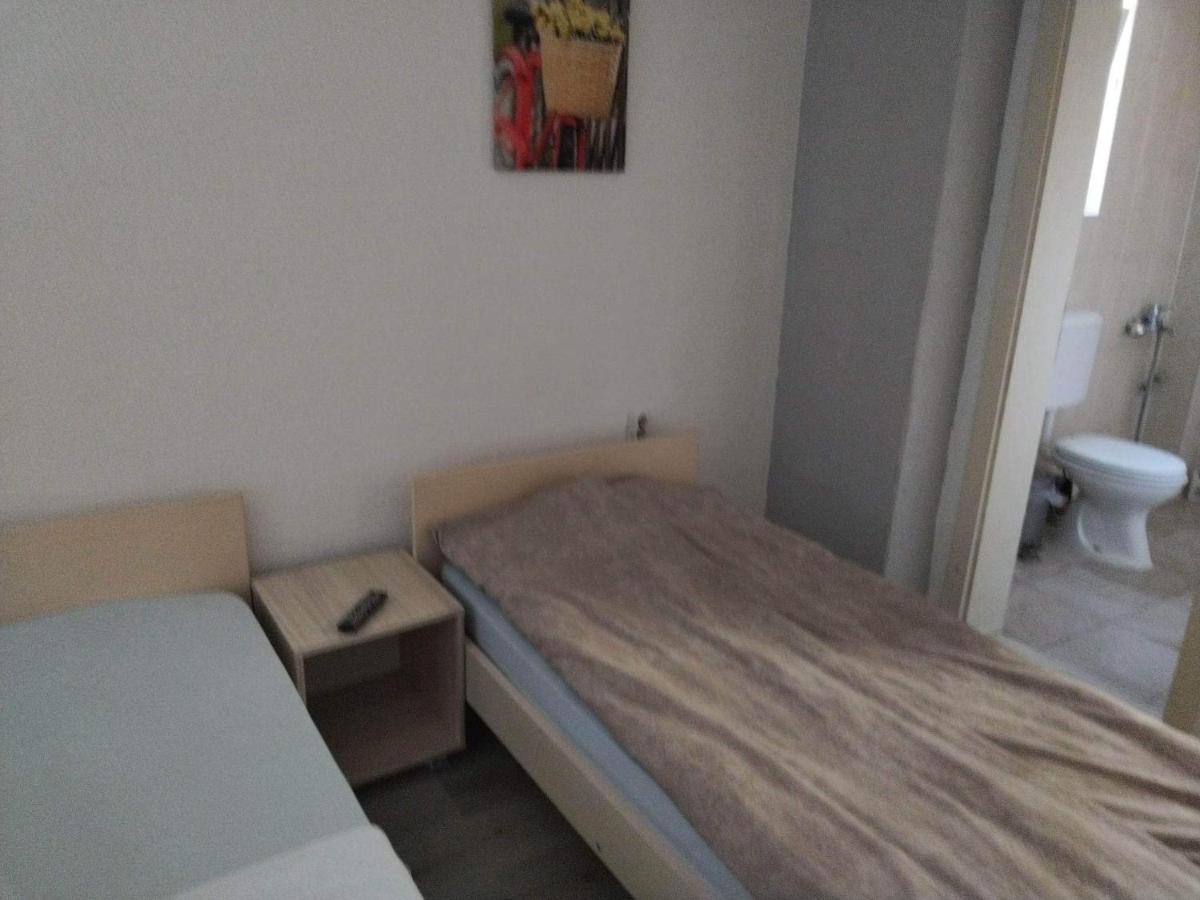 אוהריד Hostel Bela מראה חיצוני תמונה
